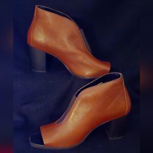 Wolverine Athena Brown Leather Peep-Toe Ankle Booties w/Block Heels - Size 11